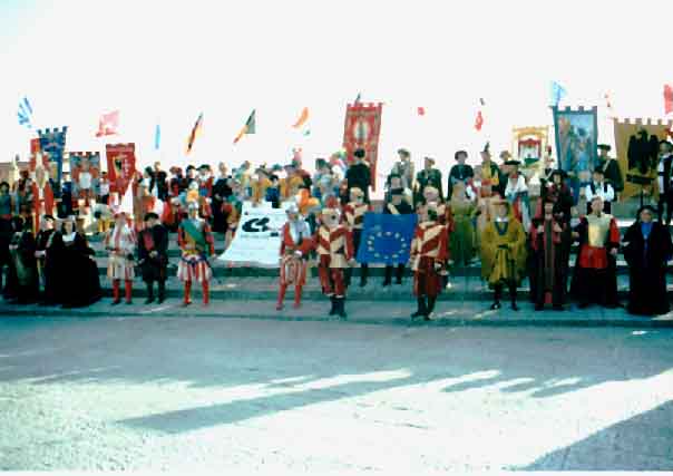 Manifestazioni in piazza a Capoliveri.